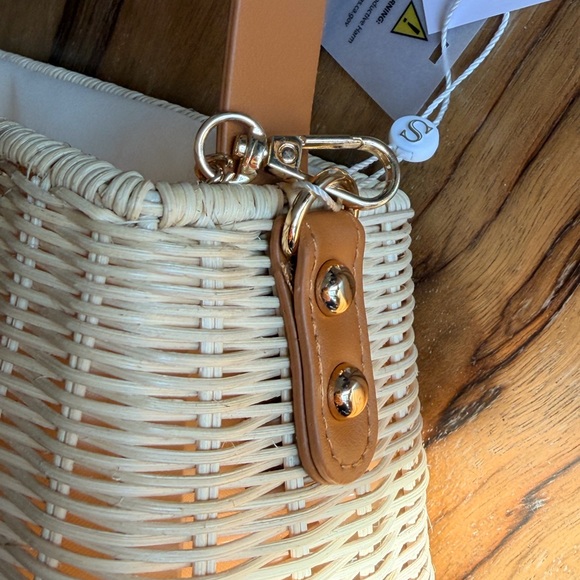 Shiraleah Elegant Tan Woven Handbag - Picture 6 of 7